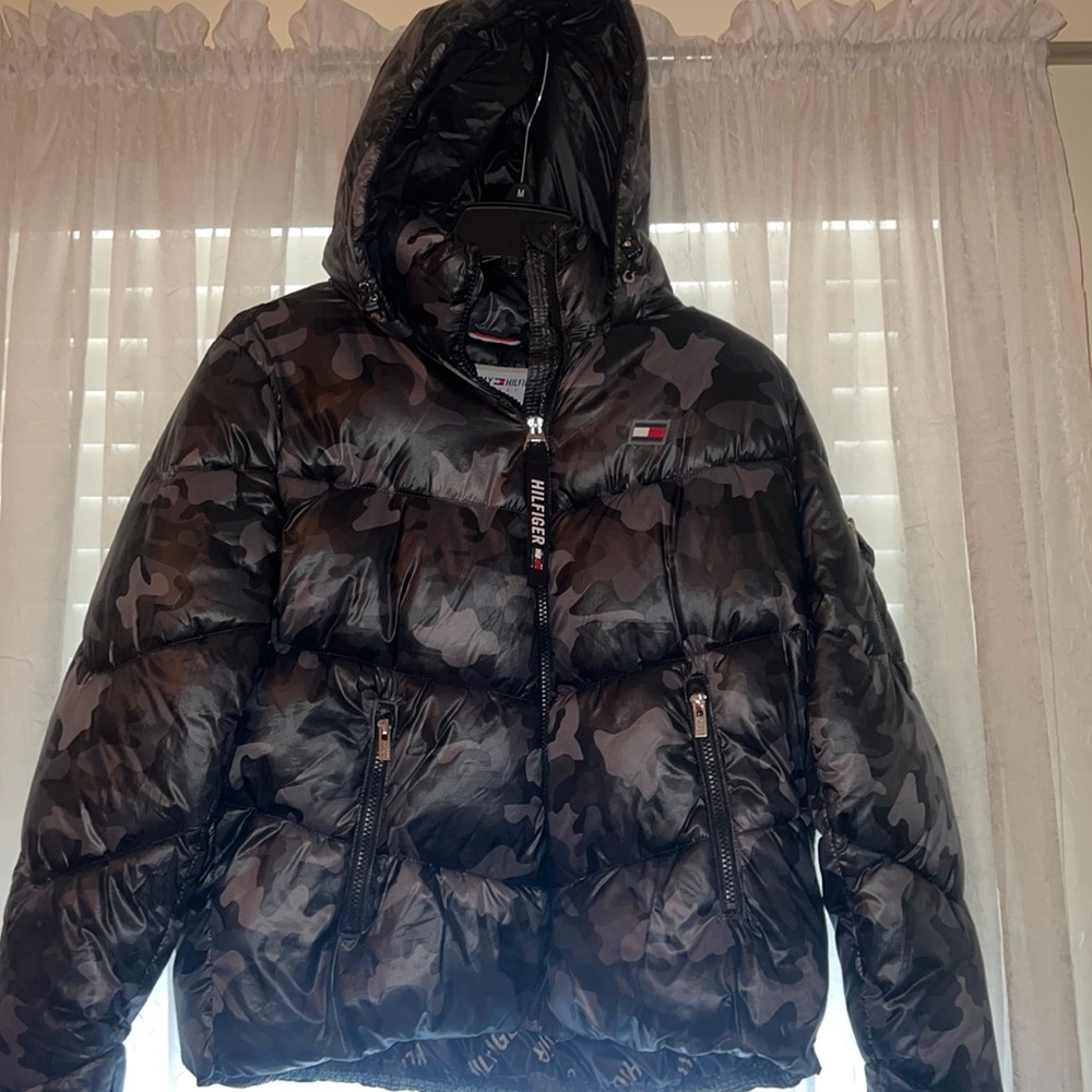 Tommy Hilfiger black camo light weight jacket.